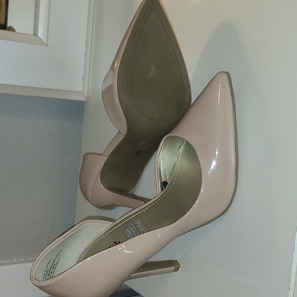 Heels - Picture 4 of 8